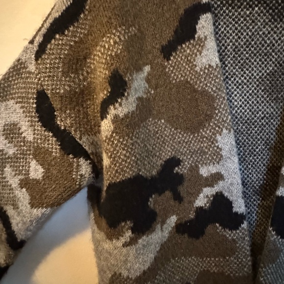 Anthropologie Vera Camo Gray and Green Camouflage cardigan Medium - Picture 5 of 6